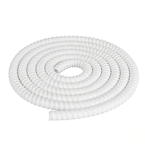 Tuyau blanc Cprosp en PVC souple, enroulé près d’un climatiseur mobile dans un intérieur clair.