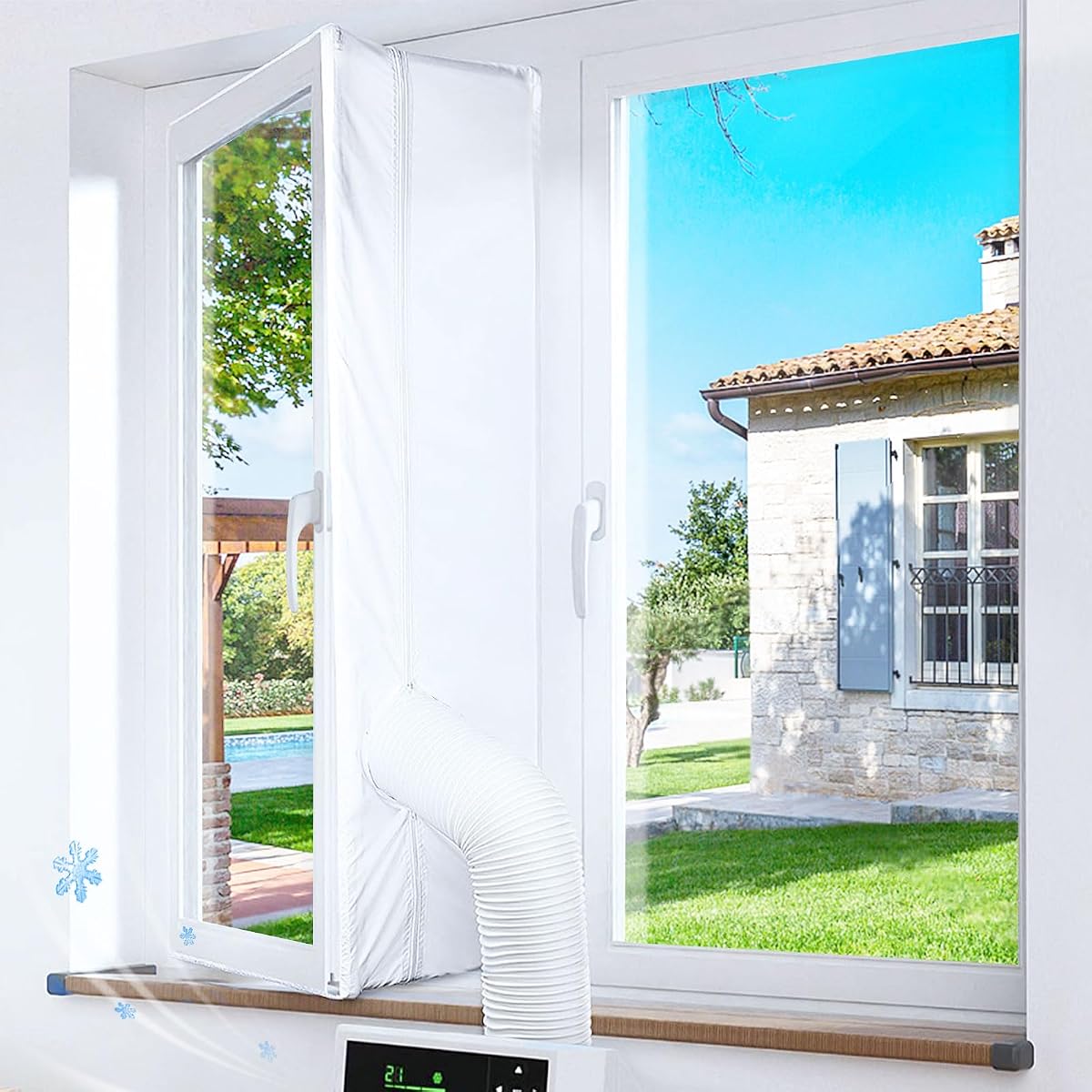 Kit textile blanc Gruntbear posé autour d’une fenêtre, avec fermeture éclair et conduit de climatiseur
